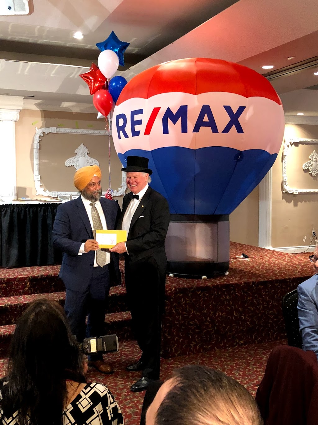 RE/MAX REALTY SPECIALISTS INC | 6850 Millcreek Dr, Mississauga, ON L5N 4J9, Canada | Phone: (905) 858-3434