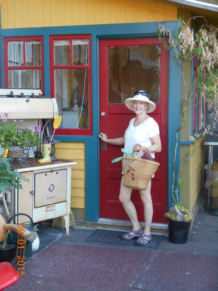 Artists House Heritage B&B | 20 Bruhn Rd, Sicamous, BC V0E 2V0, Canada | Phone: (250) 804-3596