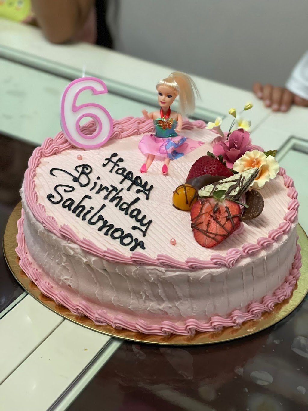 ESM Fine Cakes & Pastries | 9261 34 Ave NW #19, Edmonton, AB T6E 5T5, Canada | Phone: (780) 477-3987