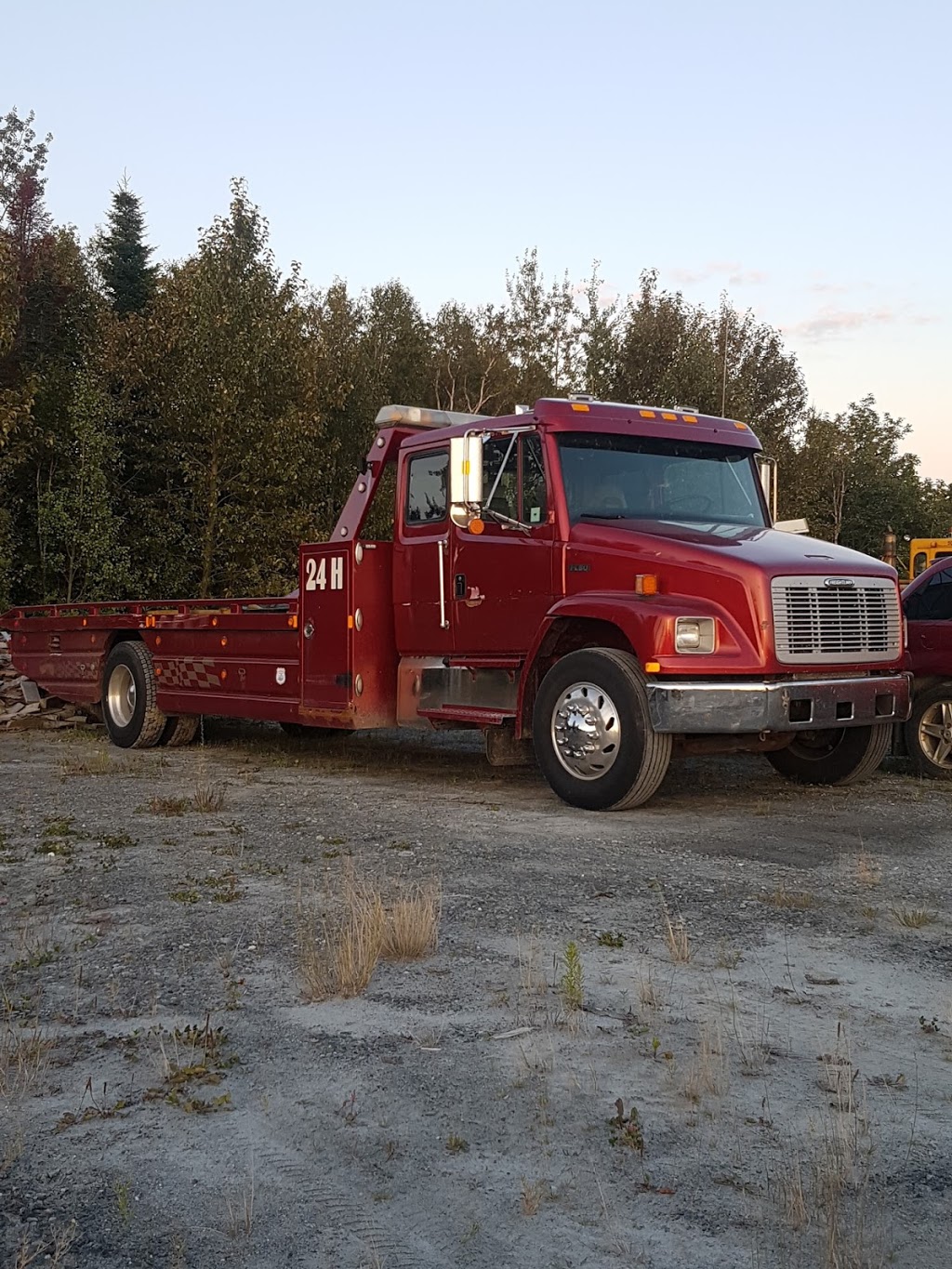Remorquage Thetford | 30 Rue Jeremie, Thetford Mines, QC G6H 4M3, Canada | Phone: (418) 281-5923
