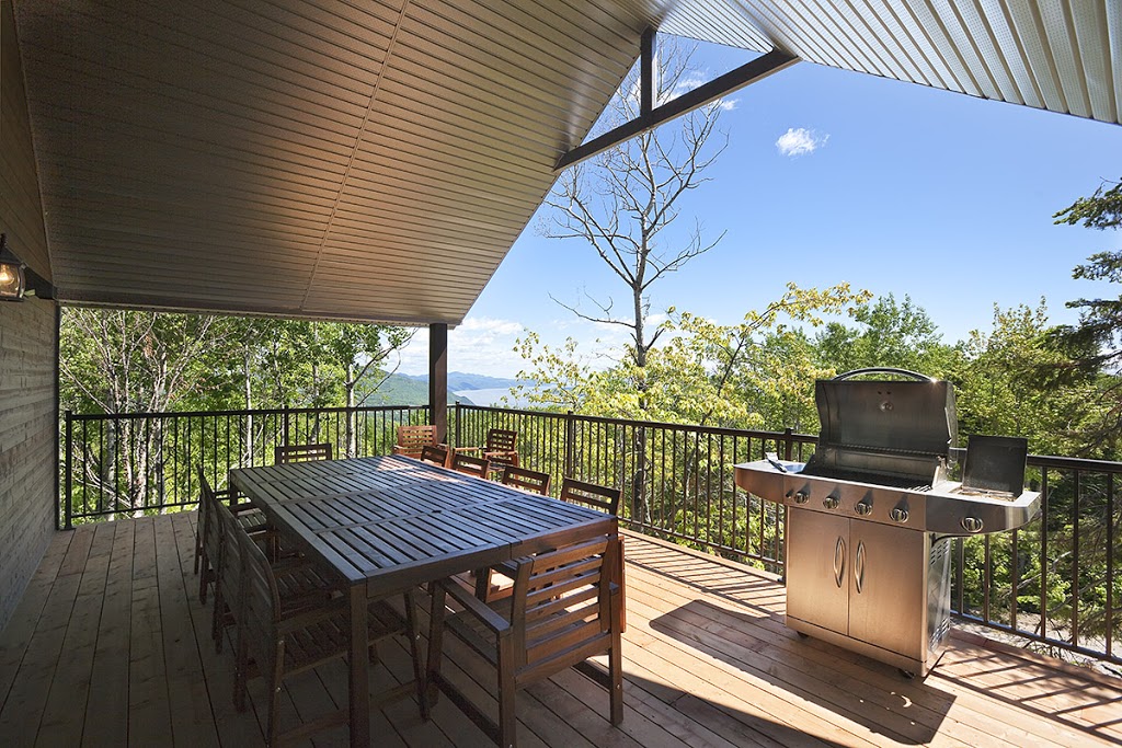 Chalet Charlevoix Mirador sur le fief 2 | 156 Chemin du Fief, Petite-Rivière-Saint-François, QC G0A 2L0, Canada | Phone: (418) 661-2033