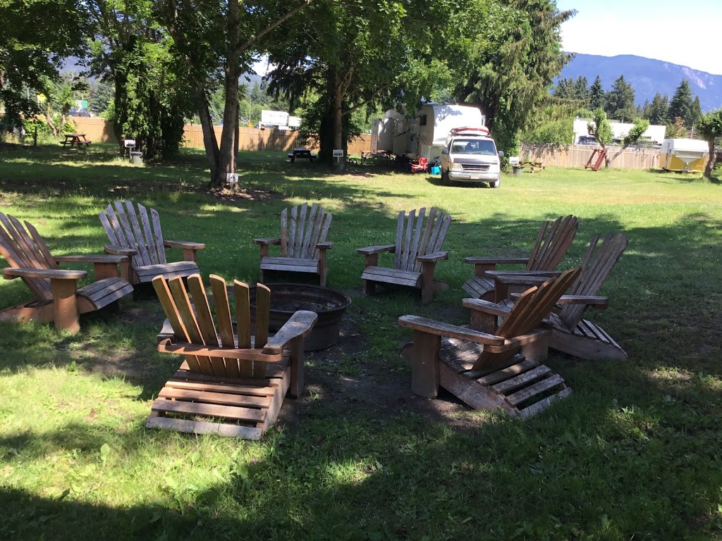 Apple Grove Motel | 6000 50 St NE, Canoe, BC V0E 1K0, Canada | Phone: (250) 832-6955