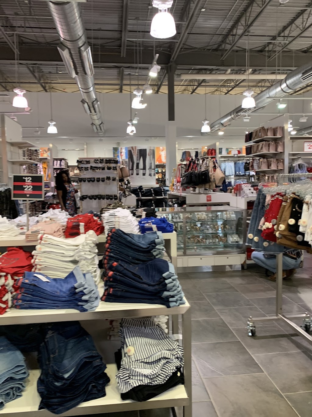 GUESS Factory | 261055 Cross Iron Blvd Space #301, Rocky View County, AB T4A 0G3, Canada | Phone: (403) 274-1530