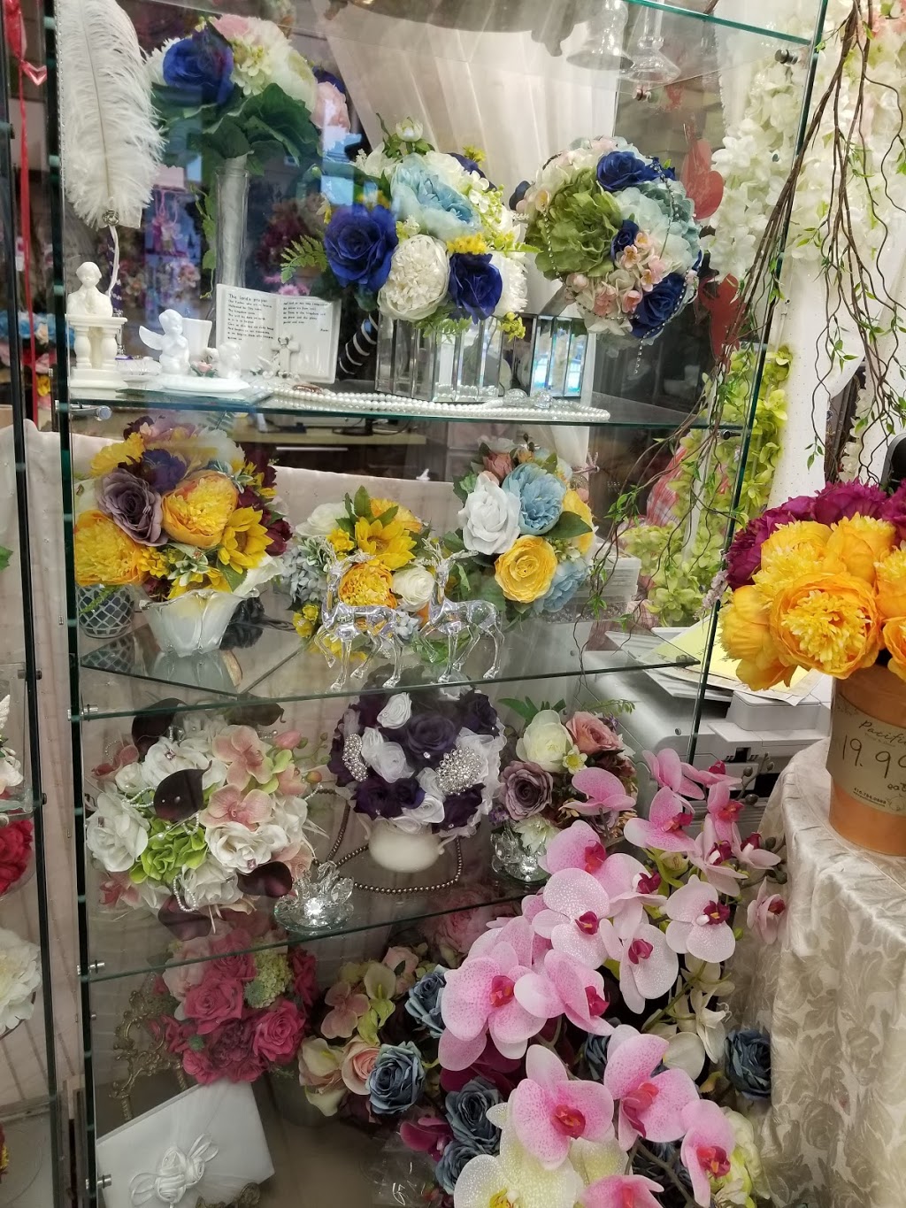 Pacific Florist | 700 Lawrence Ave W #219, North York, ON M6A 3B4, Canada | Phone: (416) 784-0888