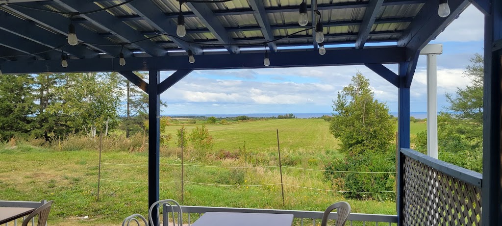 Le Relais du Bleuet | 1801 Rue Principale, Chambord, QC G0W 1G0, Canada | Phone: (418) 480-8464