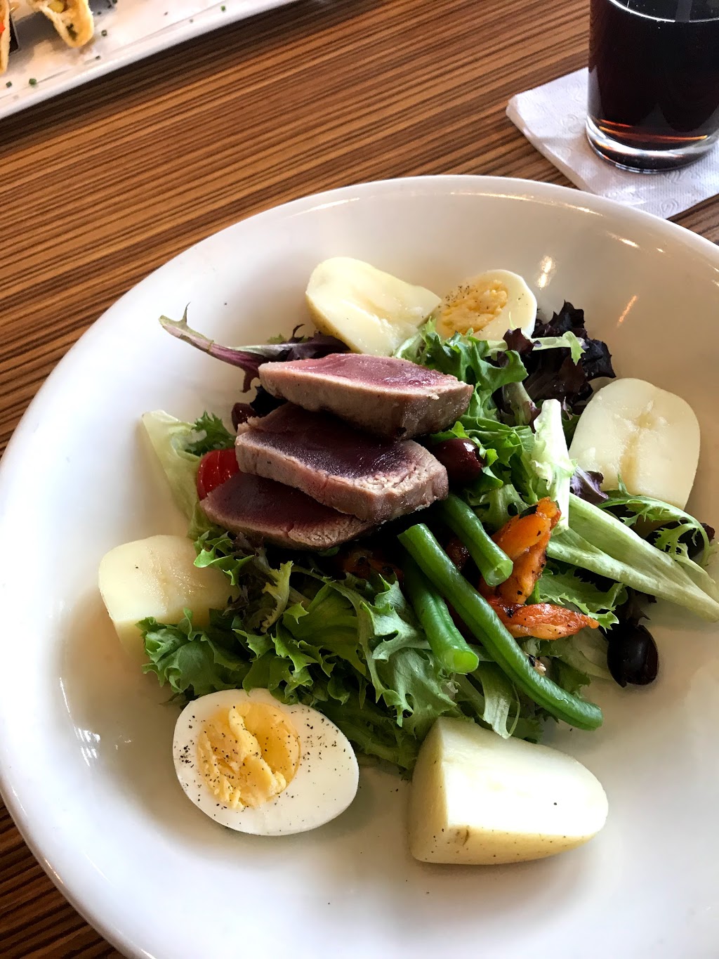 Table 51 | 3035 Boulevard le Carrefour, Laval, QC H7T 1C8, Canada | Phone: (450) 781-8851