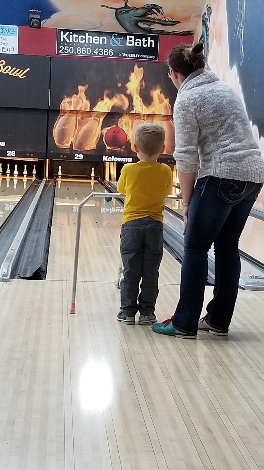 McCurdy Bowling Centre | 948 McCurdy Rd, Kelowna, BC V1X 2P7, Canada | Phone: (250) 491-2695