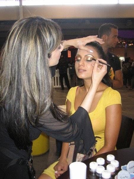 Pakeeza mobile pro makeup artist | 5774 Sidmouth St, Mississauga, ON L5V 0B1, Canada | Phone: (416) 822-8272