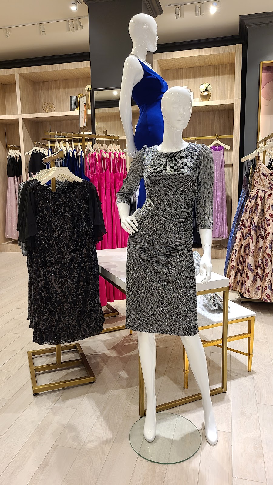 Laura | 900 Maple Ave, Burlington, ON L7S 2J8, Canada | Phone: (905) 681-1667