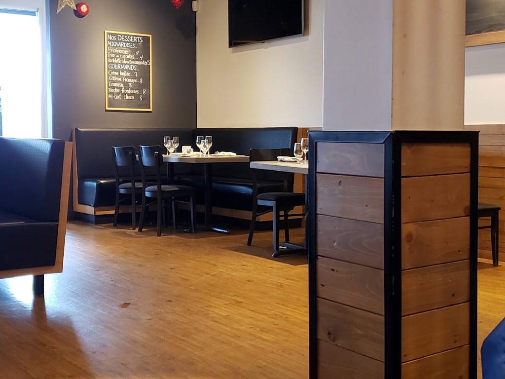 Steak Frites St-Paul | 2125 Boul. le Carrefour, Laval, QC H7S 2J7, Canada | Phone: (450) 682-6224