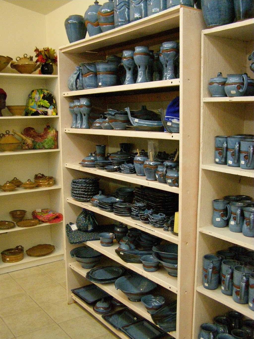 Knut Pottery | 2550 Powder Point Rd, Nanoose Bay, BC V9P 9E8, Canada | Phone: (250) 468-7633