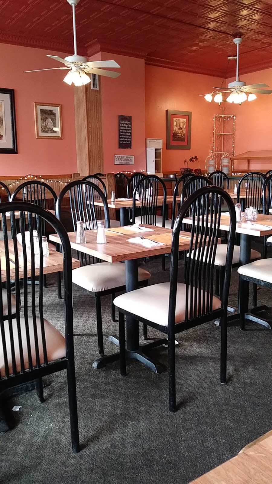 Edge of Town Restaurant-Lounge | 2310 Genesee St, Buffalo, NY 14225, USA | Phone: (716) 893-4476