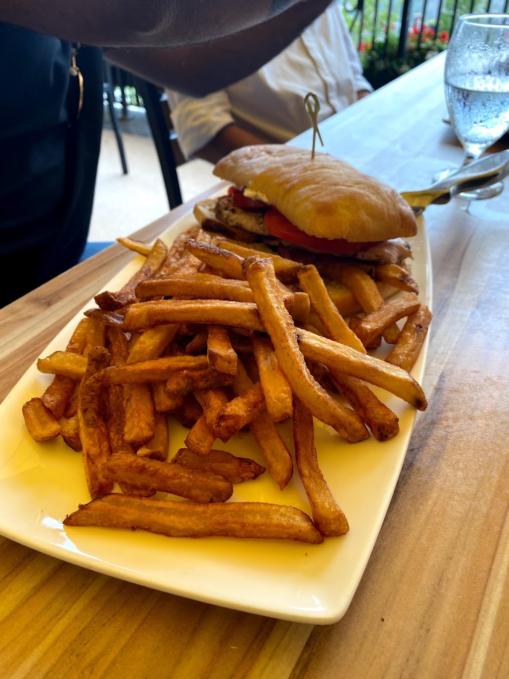 Queen Victoria Place Restaurant | 6345 Niagara Pkwy, Niagara Falls, ON L2E 6T2, Canada | Phone: (905) 356-2217
