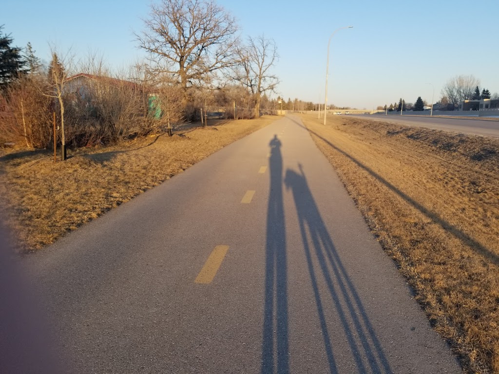 Evenlea Walk Park | Winnipeg, MB R2G 2G6, Canada | Phone: 1204311