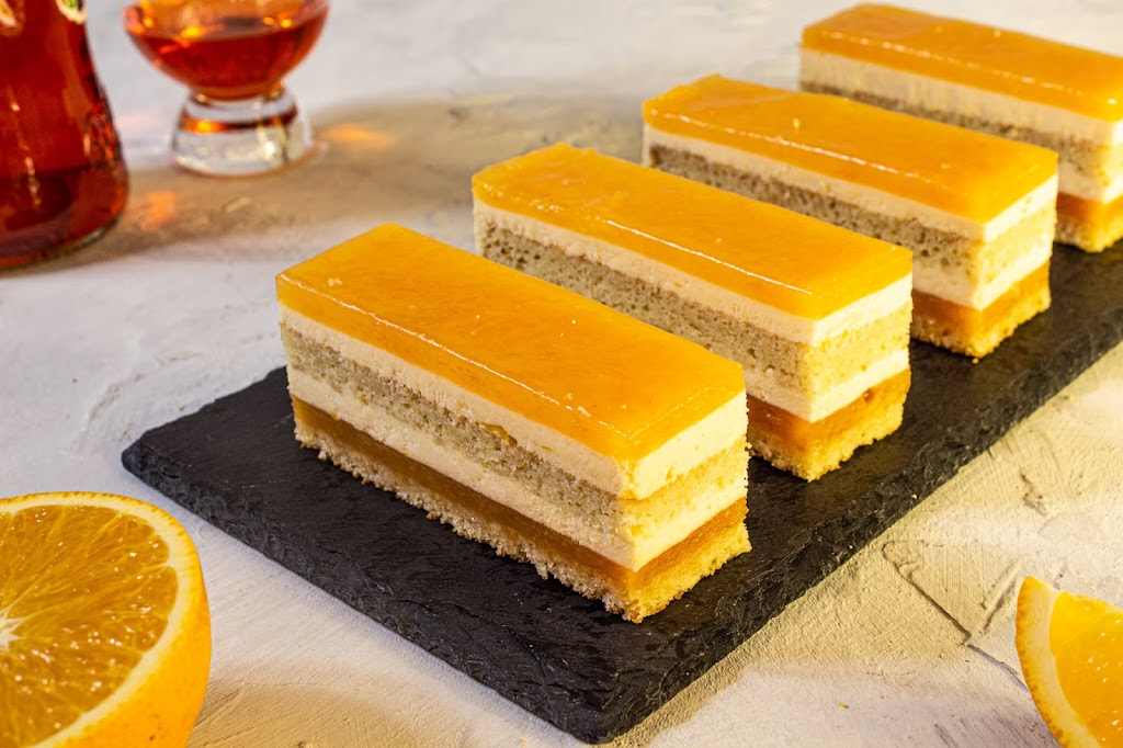 Zephyr Pâtisserie | 1582 Rue du Bordelais, Saint-Lazare, QC J7T 2C1, Canada | Phone: (514) 651-9794