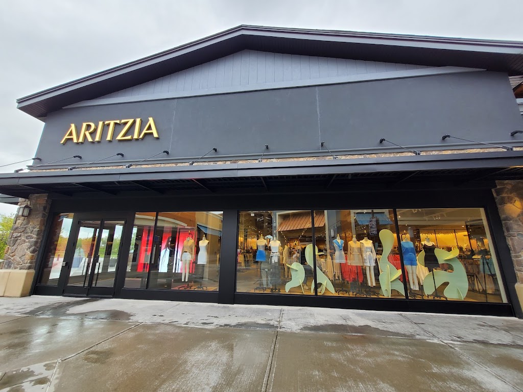Aritzia | 19001 Chemin Notre Dame #102, Blainville, QC J7C 5L4, Canada | Phone: (450) 979-1425