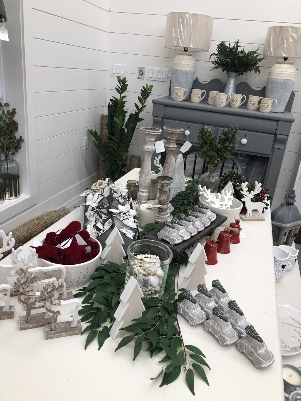 Barn and Bunkie | 41 Lindsay St, Fenelon Falls, ON K0M 1N0, Canada | Phone: (705) 887-0304