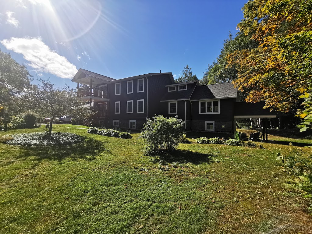 Bread and Butter Inn | 4945 Hwy 117 Box 15, Dorset, ON P0A 1E0, Canada | Phone: (705) 766-9159
