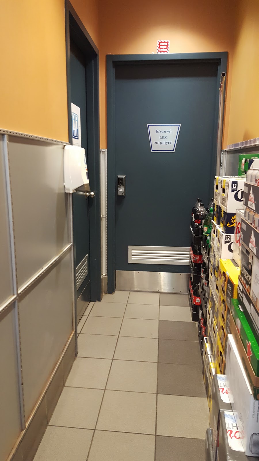 Ultramar | 300 Avenue Dresden, Mont-Royal, QC H3P 2B8, Canada | Phone: (514) 341-7827