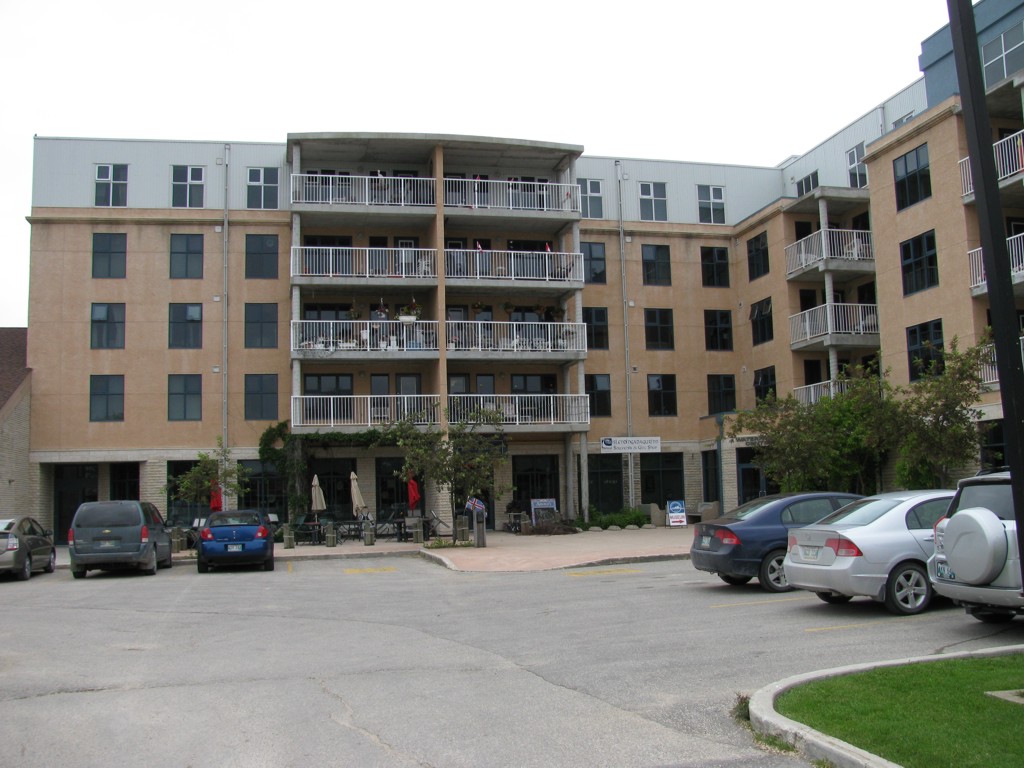 Waterfront Centre | 94 1 Ave, Gimli, MB R0C 1B1, Canada | Phone: (204) 642-4611
