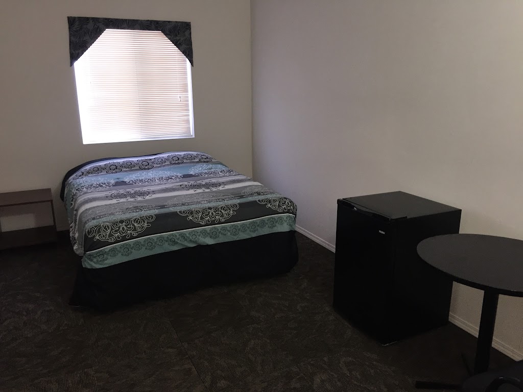 Invermere Hostel | 380 Laurier St, Invermere, BC V0A 1K7, Canada | Phone: (866) 222-0325