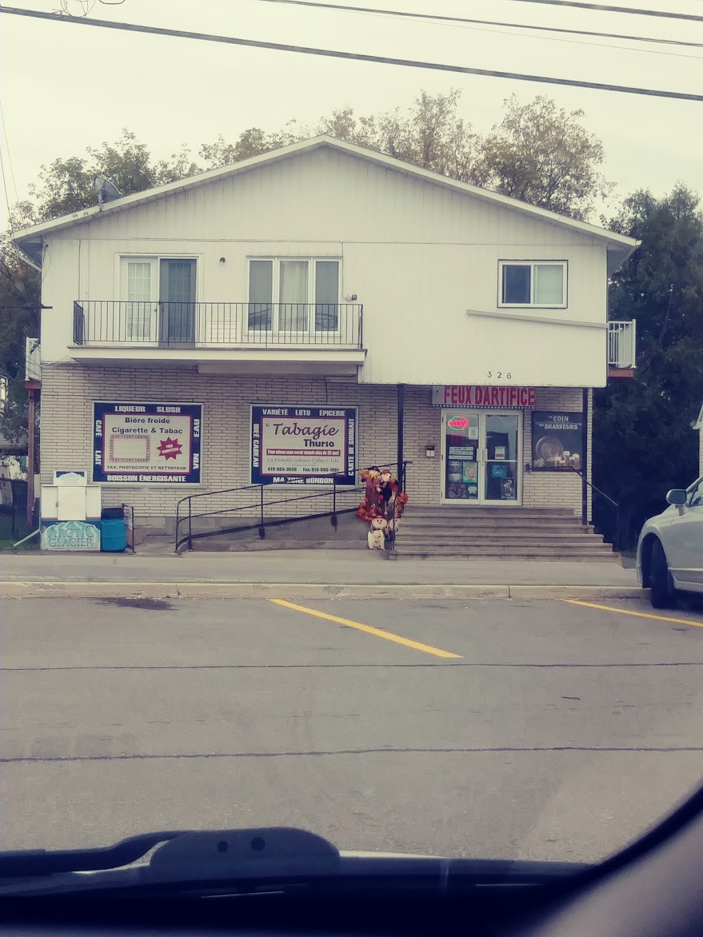 Tabagie Thurso | 326 Rue Victoria, Thurso, QC J0X 3B0, Canada | Phone: (819) 985-3036