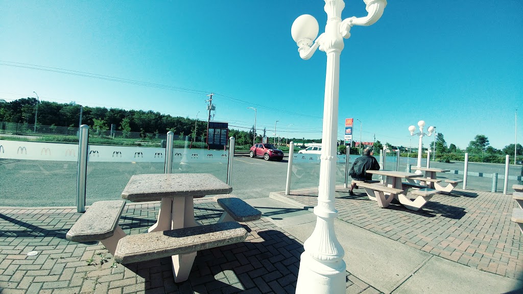 McDonalds | 20 Rue de Toulon, Saint-Augustin-de-Desmaures, QC G3A 3A9, Canada | Phone: (418) 878-0888