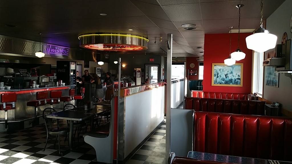 Twisters Burgers Fries & Malts | 400 Memorial Dr, Winkler, MB R6W 0M7, Canada | Phone: (204) 325-1957