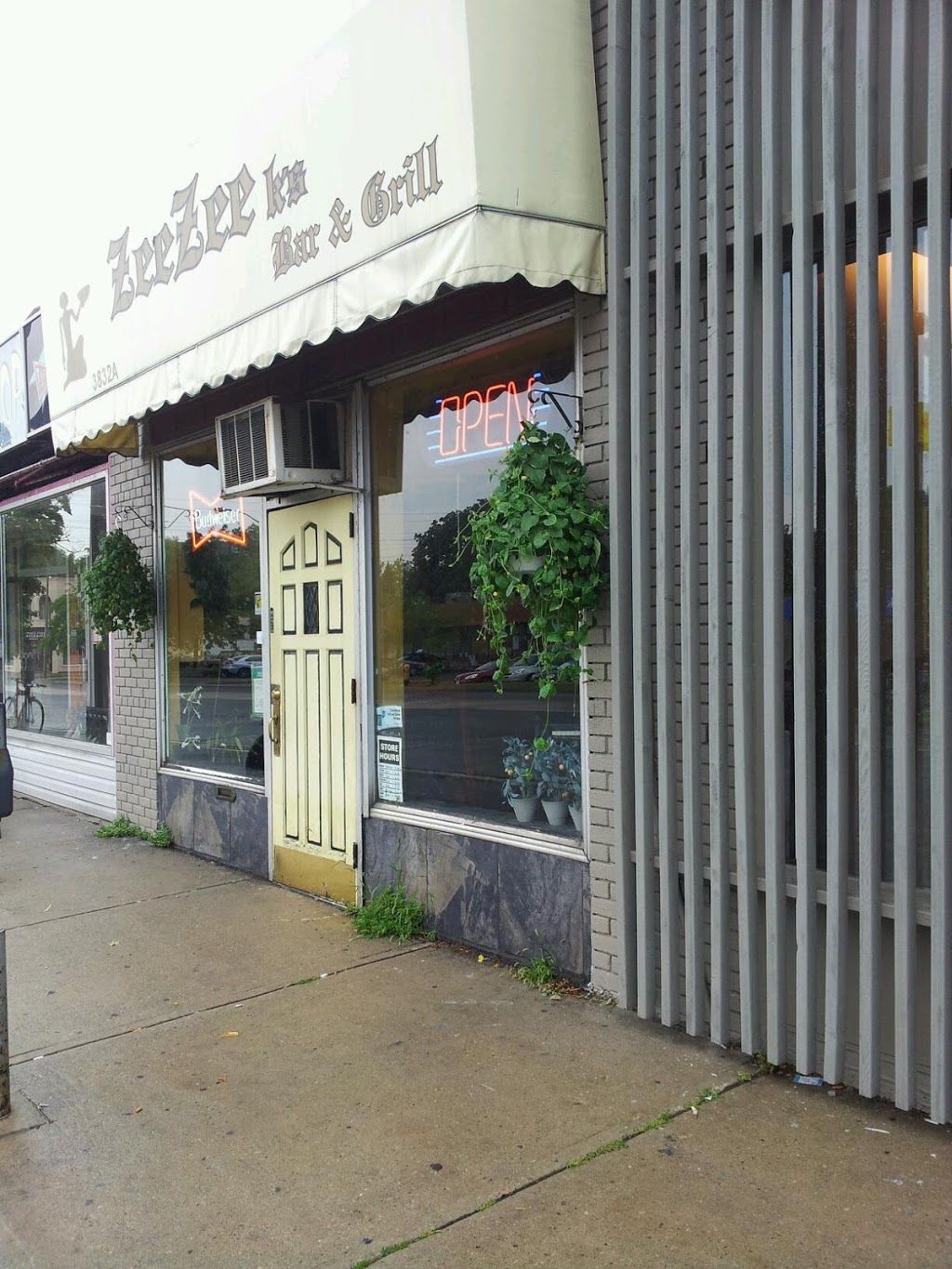 Kanu Bar & Grill | 3832A Bloor St W, Etobicoke, ON M9B 1L1, Canada | Phone: (416) 239-7030