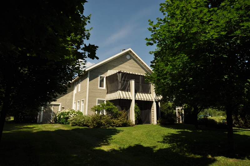 Domaine William Wentworth | 325 Chemin de la Rivière, Saint-Félix-de-Kingsey, QC J0B, Canada | Phone: (819) 679-9960