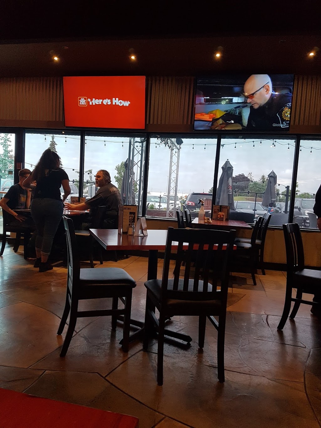 Chucks Roadhouse Bar & Grill | 6465 Millcreek Dr, Mississauga, ON L5N 2V6, Canada | Phone: (905) 816-0371