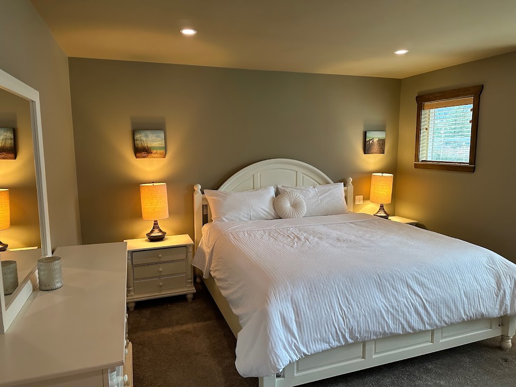 Harrison Chalet | 800 Hot Springs Rd, Harrison Hot Springs, BC V0M 1K0, Canada | Phone: (866) 465-5151