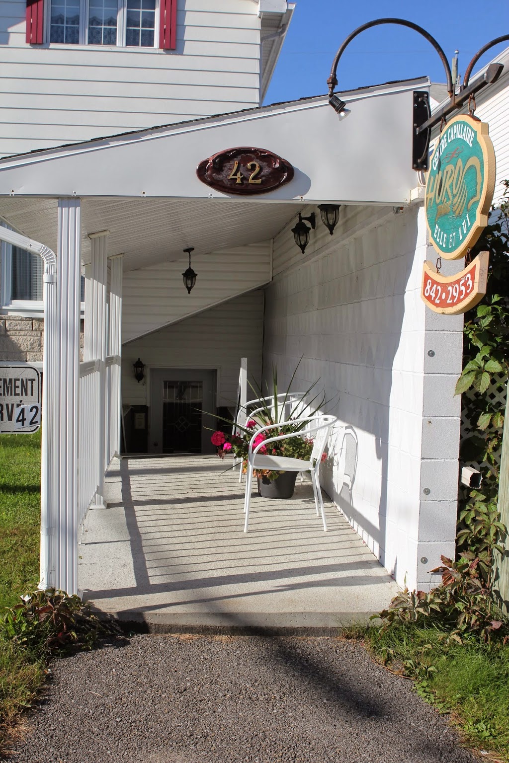 Huro Plus Capillary Center | 42 Rue Chef Ovide Sioui, Wendake, QC G0A 4V0, Canada | Phone: (418) 842-2953
