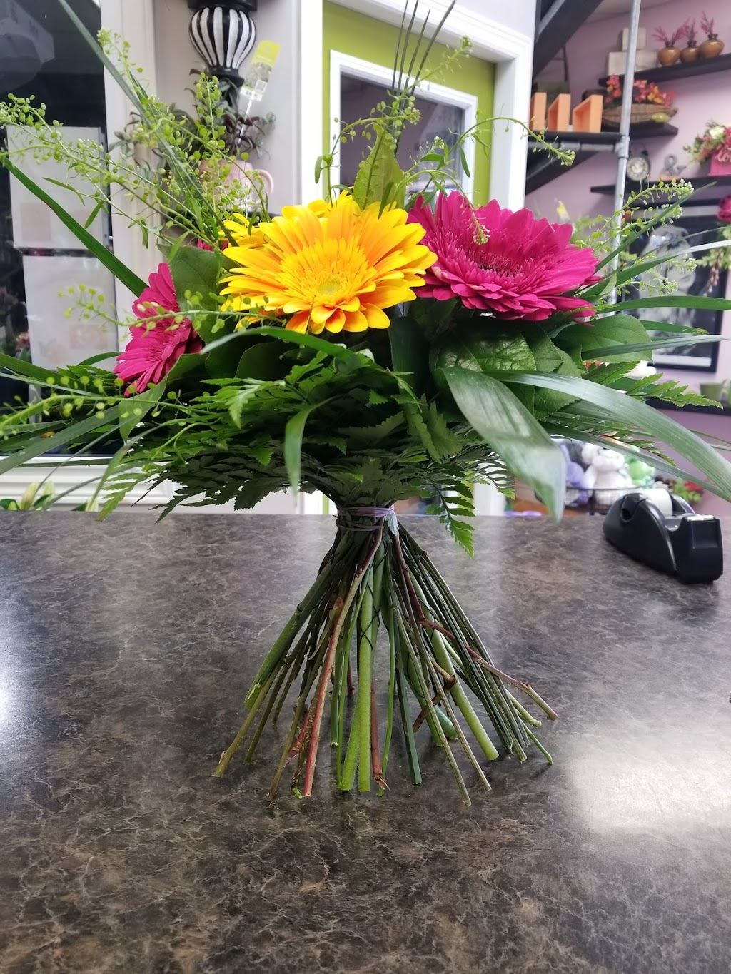 Sarnia Flower Boutique | 940 Murphy Rd, Sarnia, ON N7S 5C4, Canada | Phone: (519) 336-1188