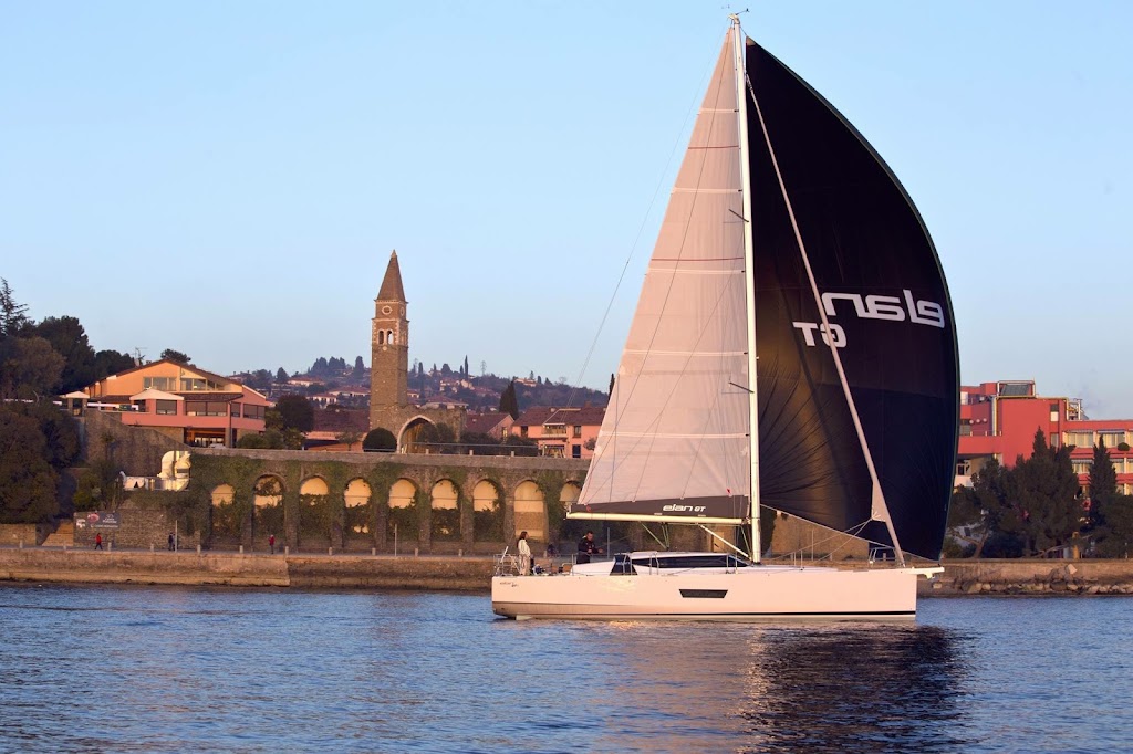 Agence de vente Springline Yacht inc | 982 Rue Principale RR 2, Île-aux-Noix, QC J0J 1G0, Canada | Phone: (514) 705-3695