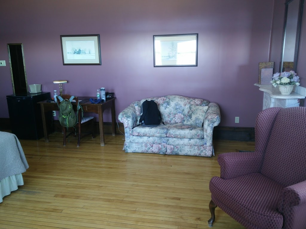 Customs House Inn | 38 Depot St, Pictou, NS B0K 1H0, Canada | Phone: (902) 485-4546