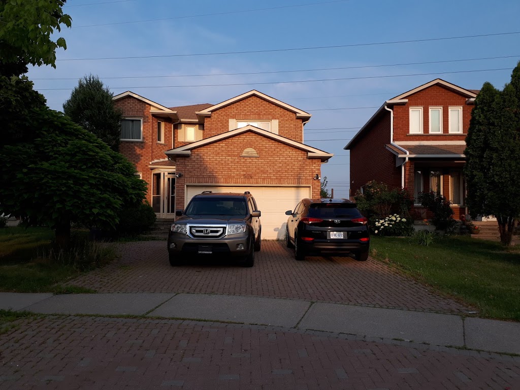 Madill Common Park | 525 Huntington Ridge Dr, Mississauga, ON L5R 2X7, Canada