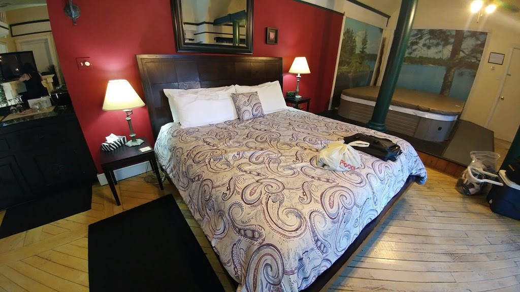Gingerbread House Inn | 8 Robie Tufts Dr, Wolfville, NS B4P 1X1, Canada | Phone: (902) 542-1458