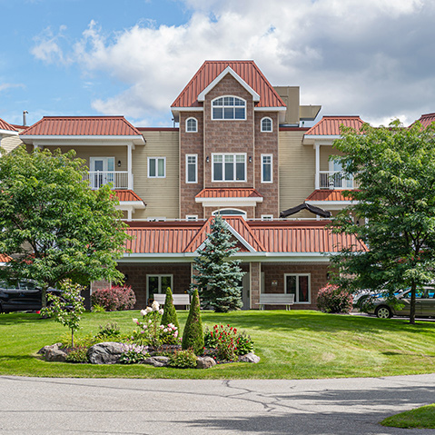 Manoir De La Roseliere | 3055 1re Avenue, Notre-Dame-des-Pins, QC G0M 1K0, Canada | Phone: (418) 774-6700