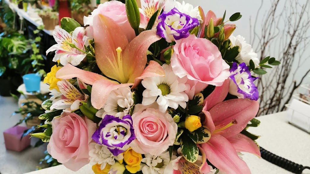 Dorval Florist | 251 Av. Dorval, Dorval, QC H9S 3H5, Canada | Phone: (514) 636-1644
