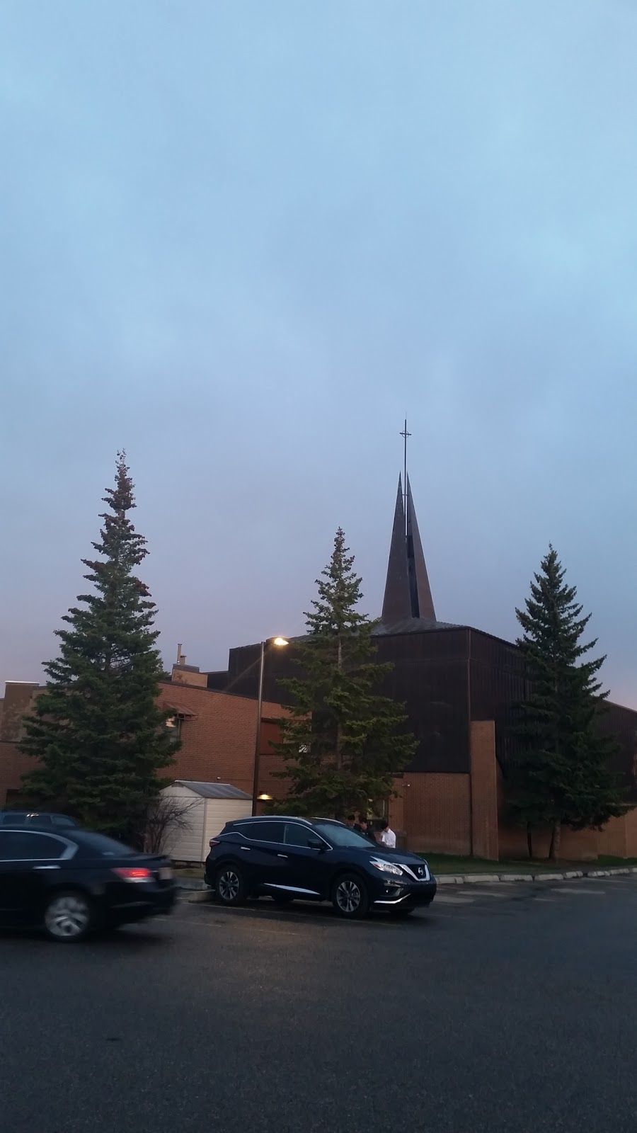 St. Patricks Parish Church | 1414 Shawnessy Blvd SW, Calgary, AB T2Y 2L7, Canada | Phone: (403) 254-6878