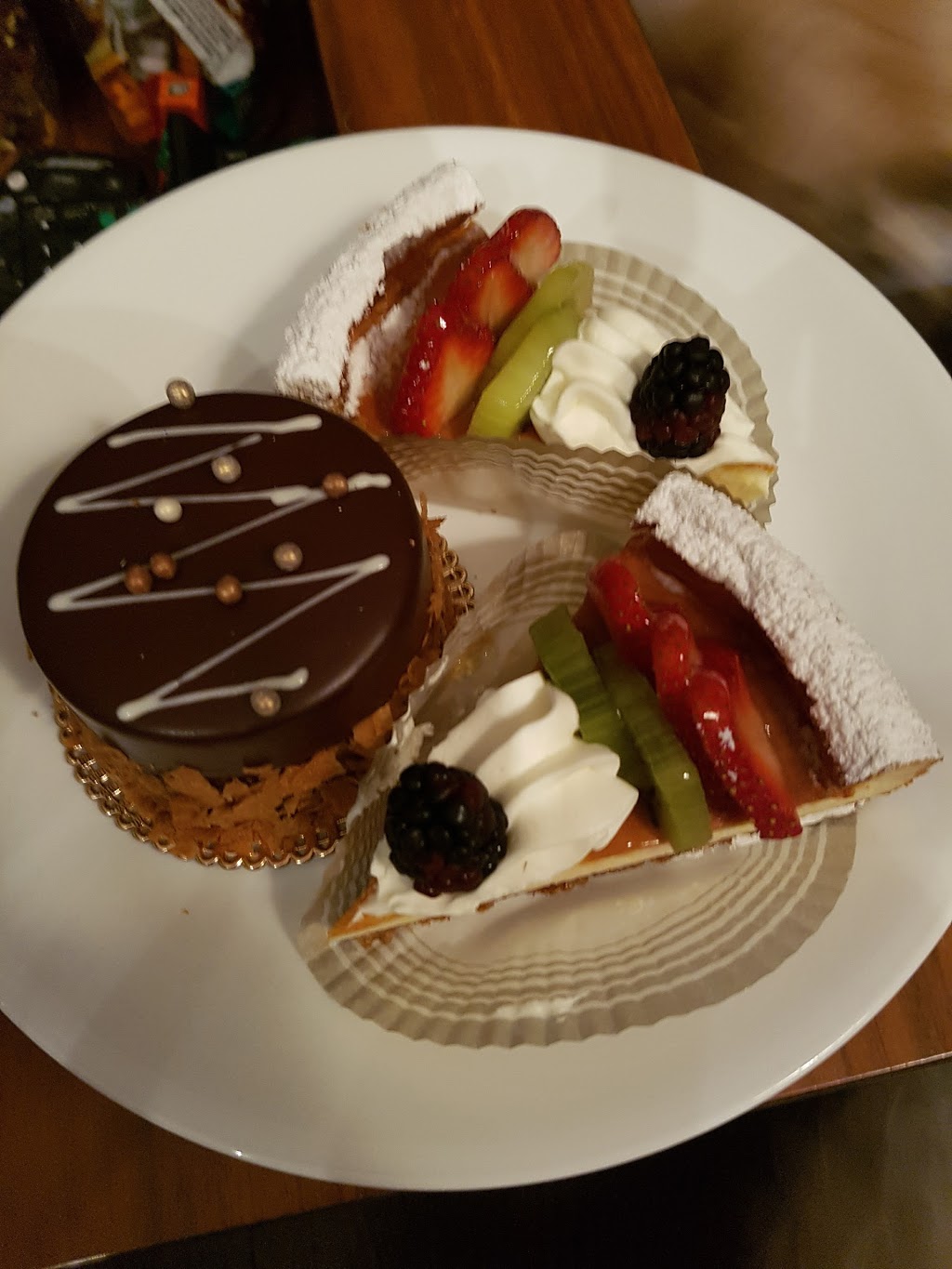Éclair de Lune | 1049 40 Ave NW, Calgary, AB T2K 0G2, Canada | Phone: (403) 398-8803