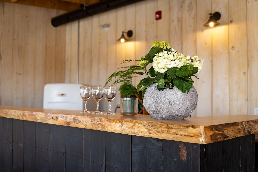 Black Barn | 265055 TWP RD 472A 10, AB T0C 1Z0, Canada | Phone: (780) 293-1462