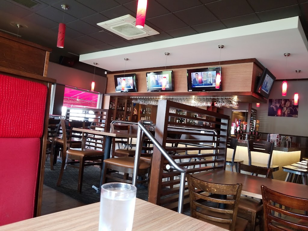 Resto Bar Le Dauphin | 1269 Rue King E, Sherbrooke, QC J1G 1E7, Canada | Phone: (819) 565-0911