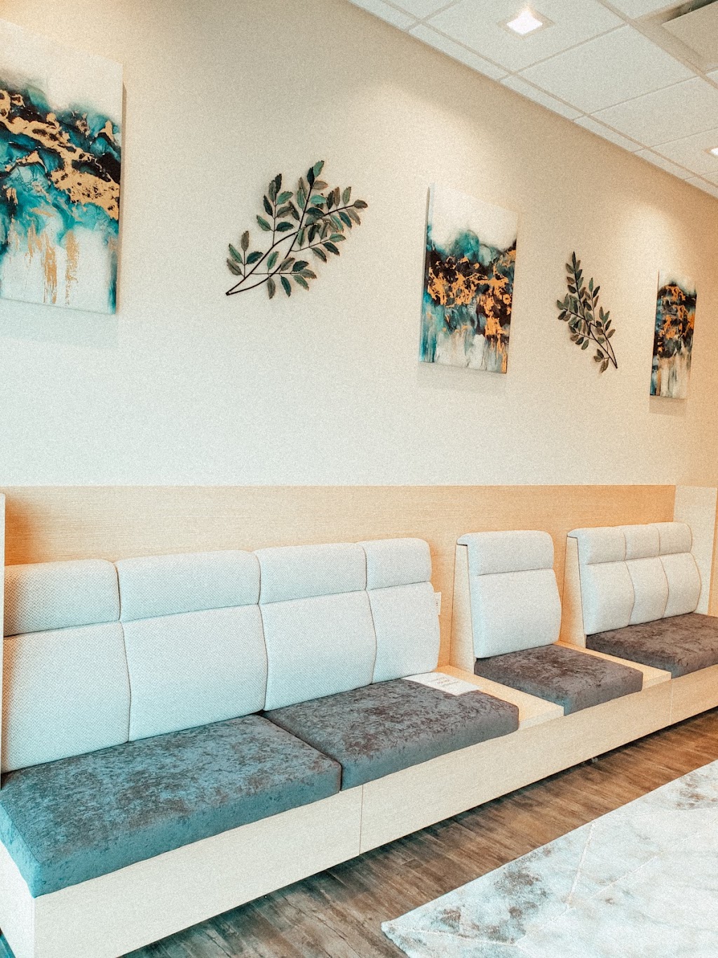 Divine Spine Tamarack | 2447 17 St NW, Edmonton, AB T6T 0Y2, Canada | Phone: (780) 758-7865