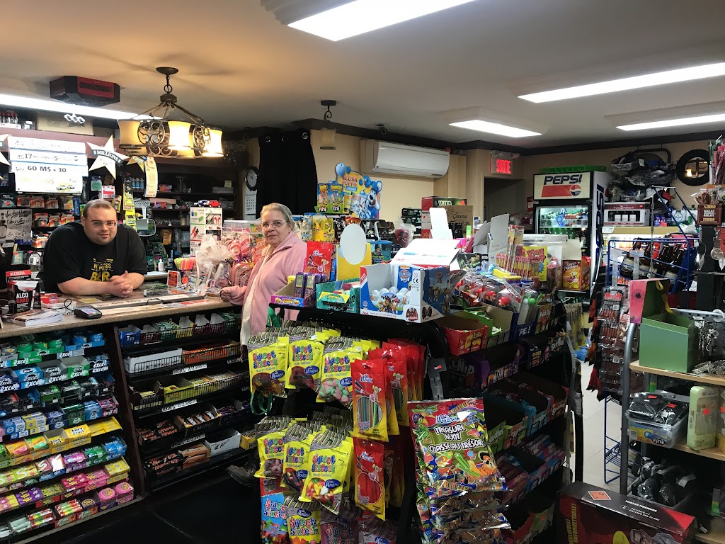 Depanneur Chez Guerette | 355 Rue Jean-Rioux, Trois-Pistoles, QC G0L 4K0, Canada | Phone: (418) 851-1923