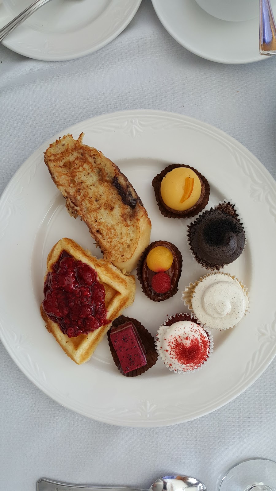 Breakwater Fine Dining | 15 Stavebank Rd S, Mississauga, ON L5G 2T2, Canada | Phone: (905) 891-6225