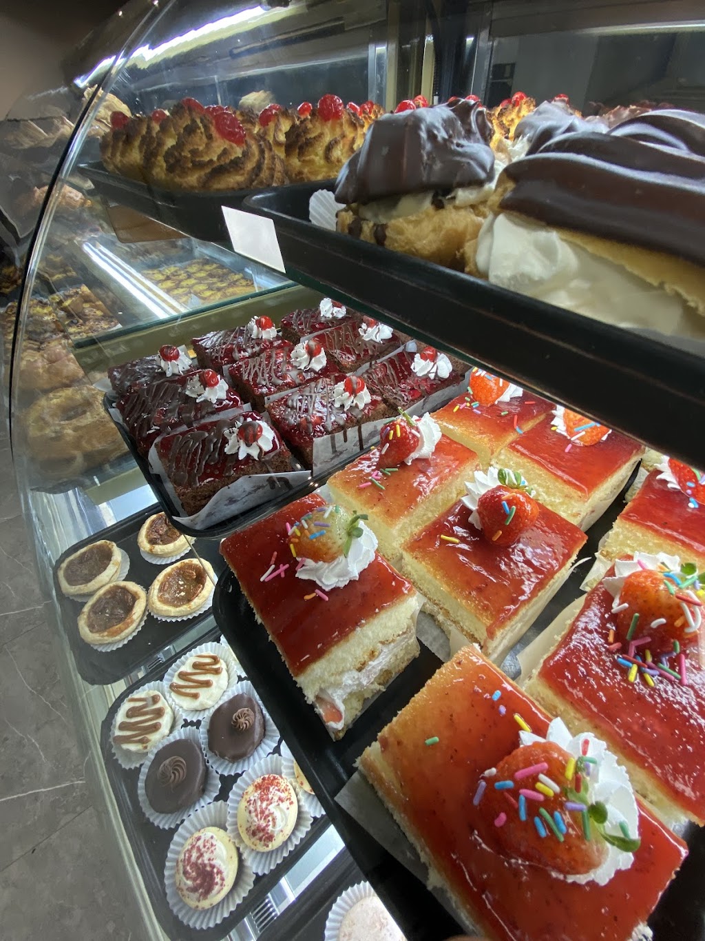 Douro Bakery | 1263 Weston Rd, York, ON M6M 4P9, Canada | Phone: (416) 241-7555