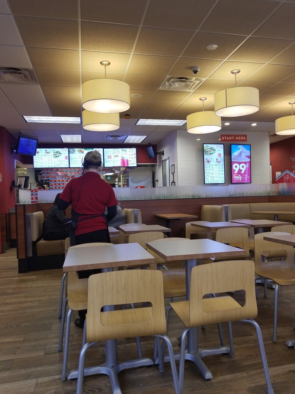 Wendys | 1124 Chemong Rd Rr #1, Peterborough, ON K9J 6X2, Canada | Phone: (705) 745-7629