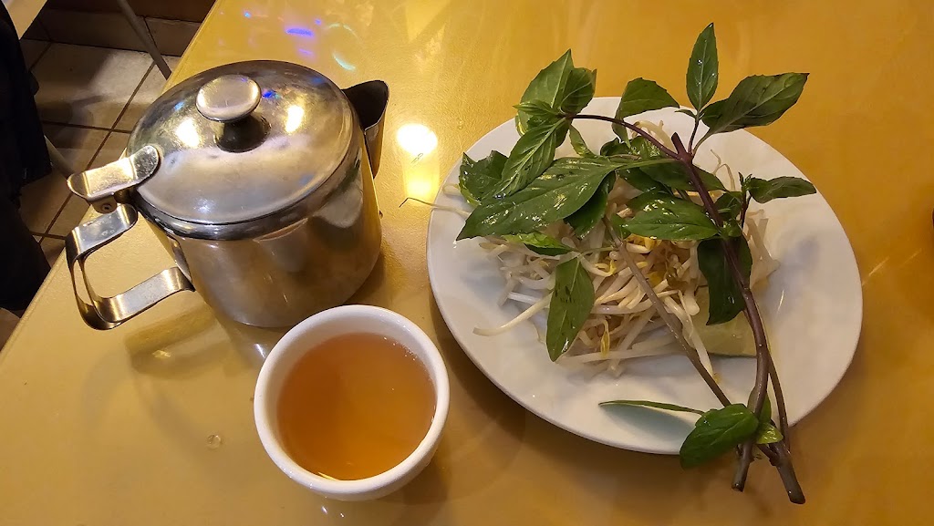 Saigon Boy Noodle House | 648 Somerset Street West, Ottawa, ON K1R 5K4, Canada | Phone: (613) 230-8080